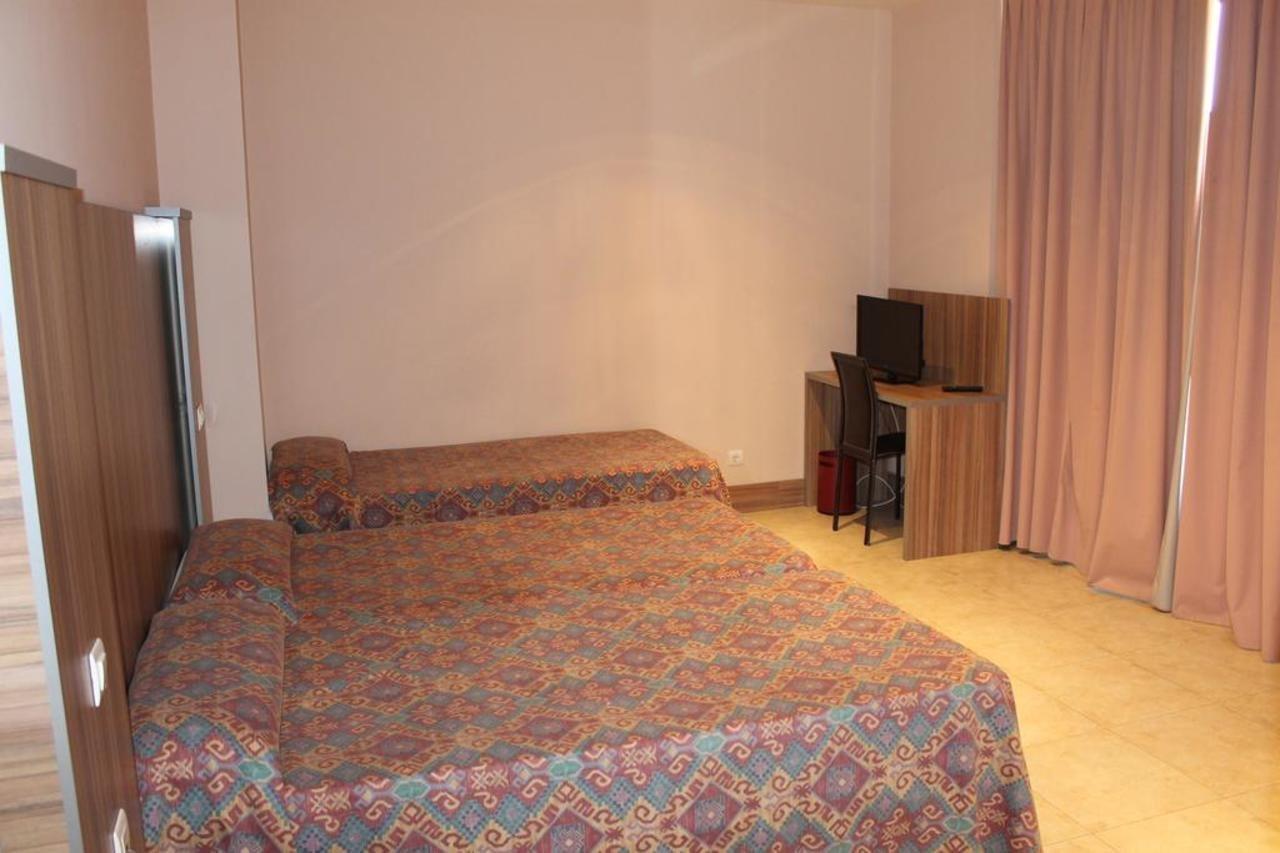 Hotel Camino Real Dueñas المظهر الخارجي الصورة