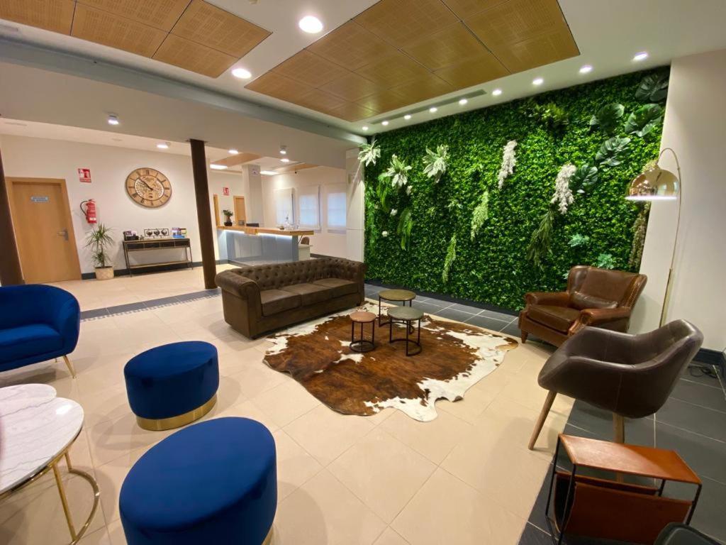 Hotel Camino Real Dueñas المظهر الخارجي الصورة