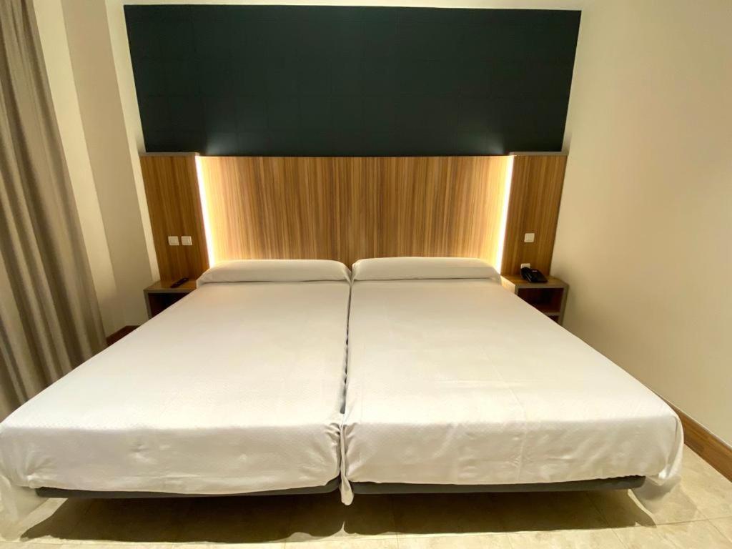 Hotel Camino Real Dueñas المظهر الخارجي الصورة