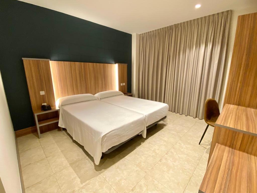 Hotel Camino Real Dueñas المظهر الخارجي الصورة