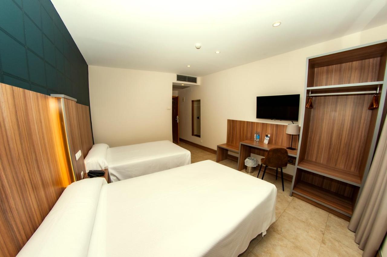 Hotel Camino Real Dueñas المظهر الخارجي الصورة