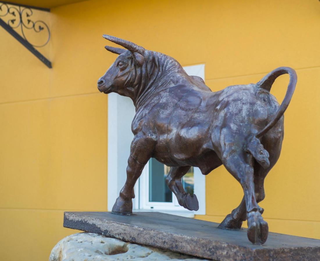 Hotel Camino Real Dueñas المظهر الخارجي الصورة