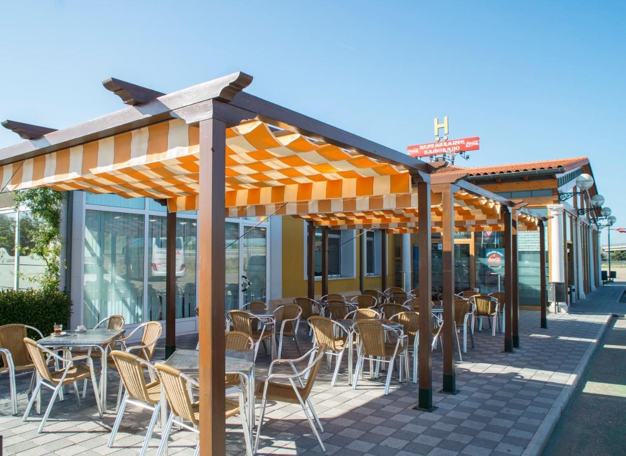 Hotel Camino Real Dueñas المظهر الخارجي الصورة