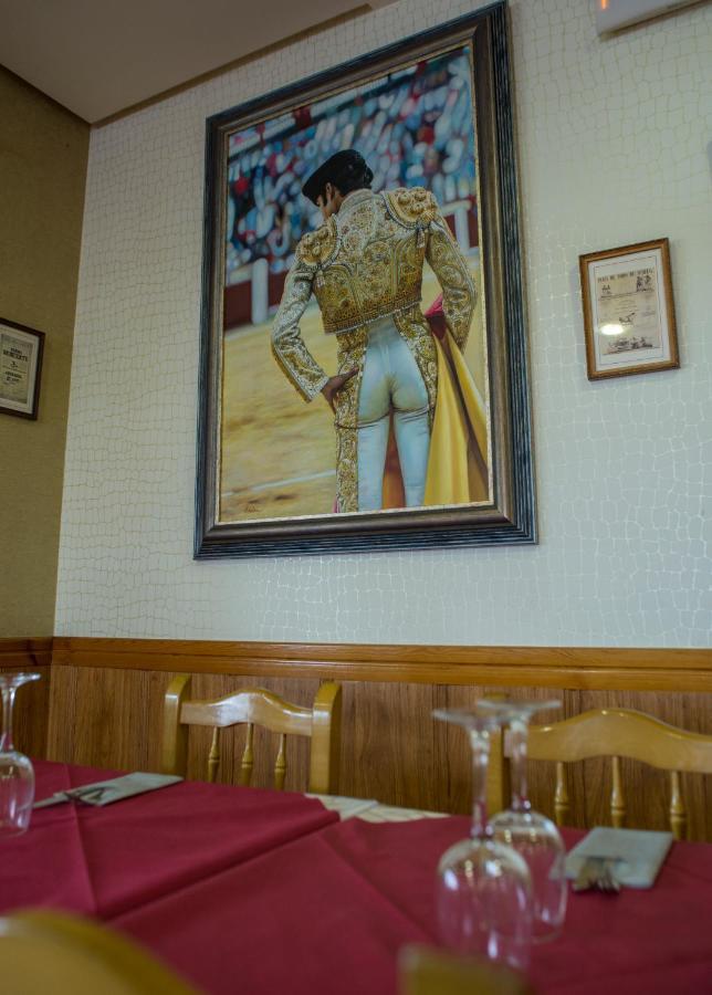 Hotel Camino Real Dueñas المظهر الخارجي الصورة