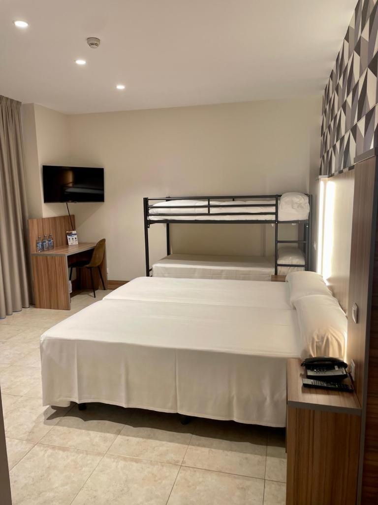Hotel Camino Real Dueñas المظهر الخارجي الصورة